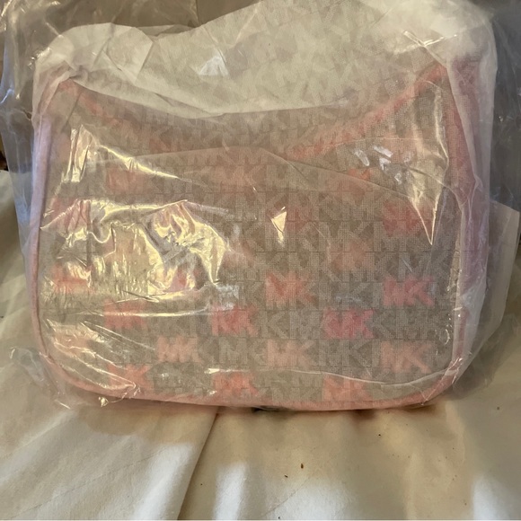 ❌SOLD❌RT-NWT Michael Kors Logo Jet Set Small Chain Shoulder Bag - Picture 6 of 8